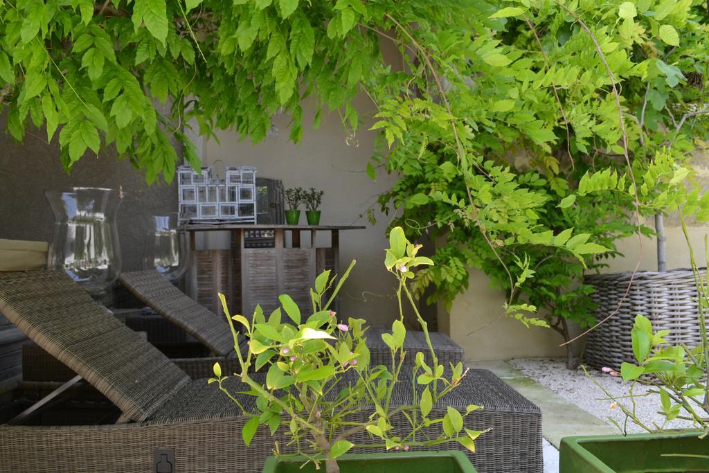 Bed and Breakfast Mas A L'Improviste Maillane Экстерьер фото