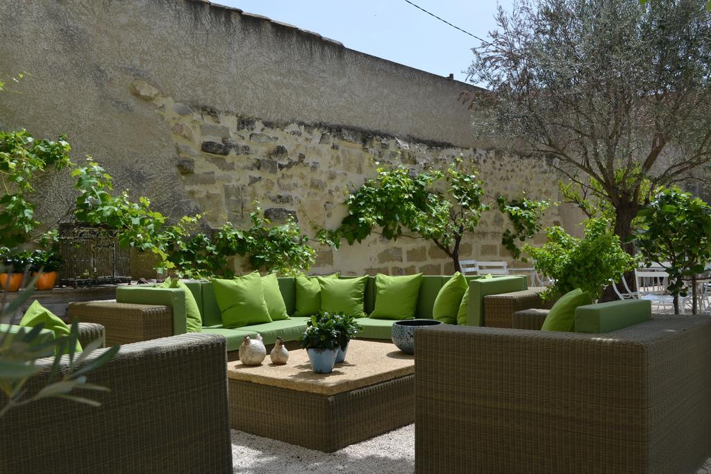 Bed and Breakfast Mas A L'Improviste Maillane Экстерьер фото