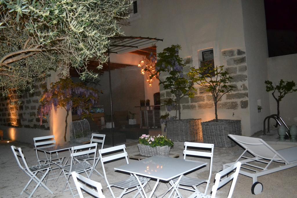 Bed and Breakfast Mas A L'Improviste Maillane Экстерьер фото