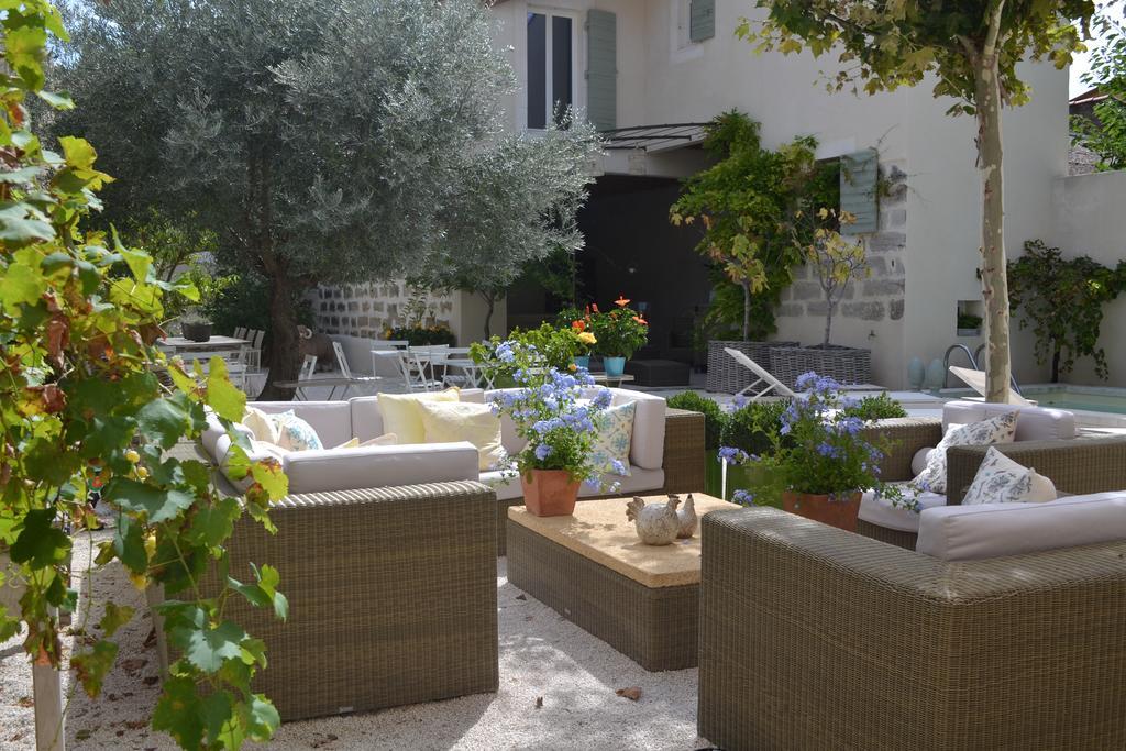 Bed and Breakfast Mas A L'Improviste Maillane Экстерьер фото