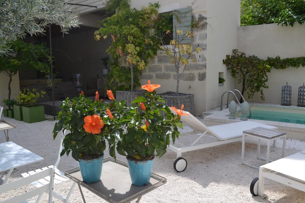 Bed and Breakfast Mas A L'Improviste Maillane Экстерьер фото