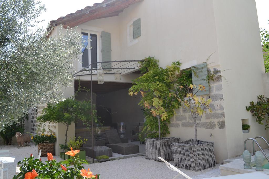 Bed and Breakfast Mas A L'Improviste Maillane Экстерьер фото