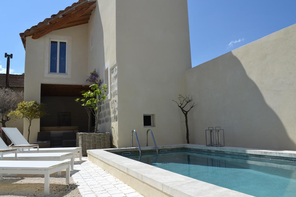 Bed and Breakfast Mas A L'Improviste Maillane Экстерьер фото