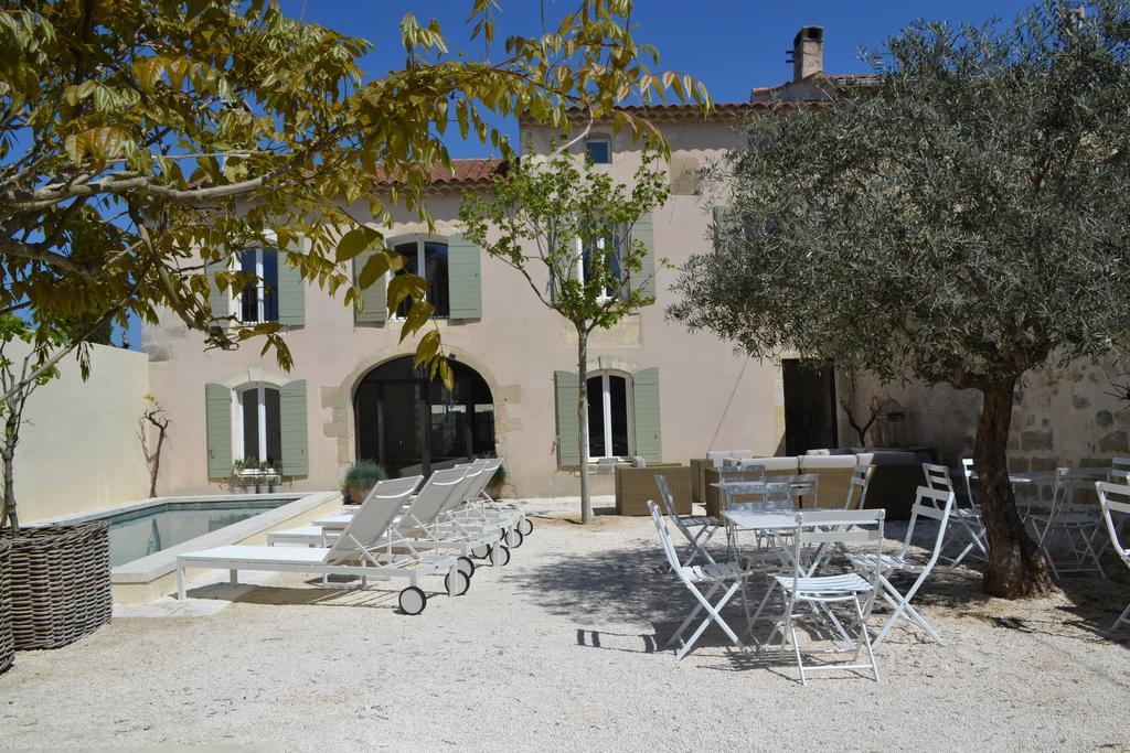 Bed and Breakfast Mas A L'Improviste Maillane Экстерьер фото